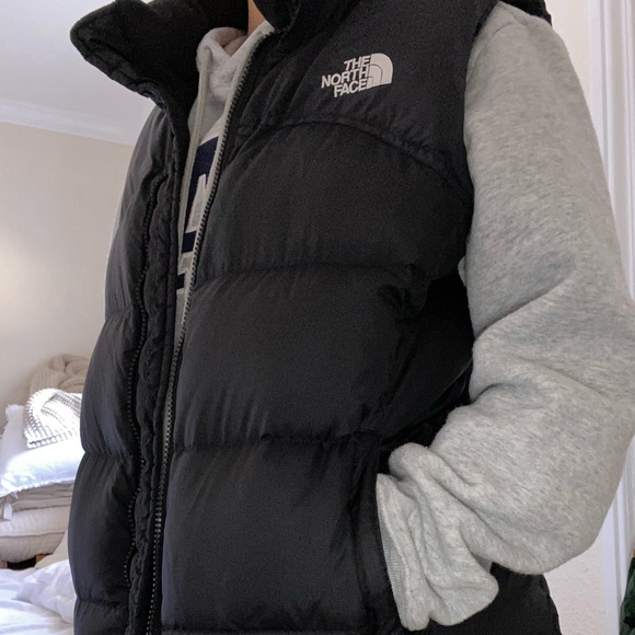 SOLD The North Face Women’s Black Puffer Vest 700 - Picture 7 of 10